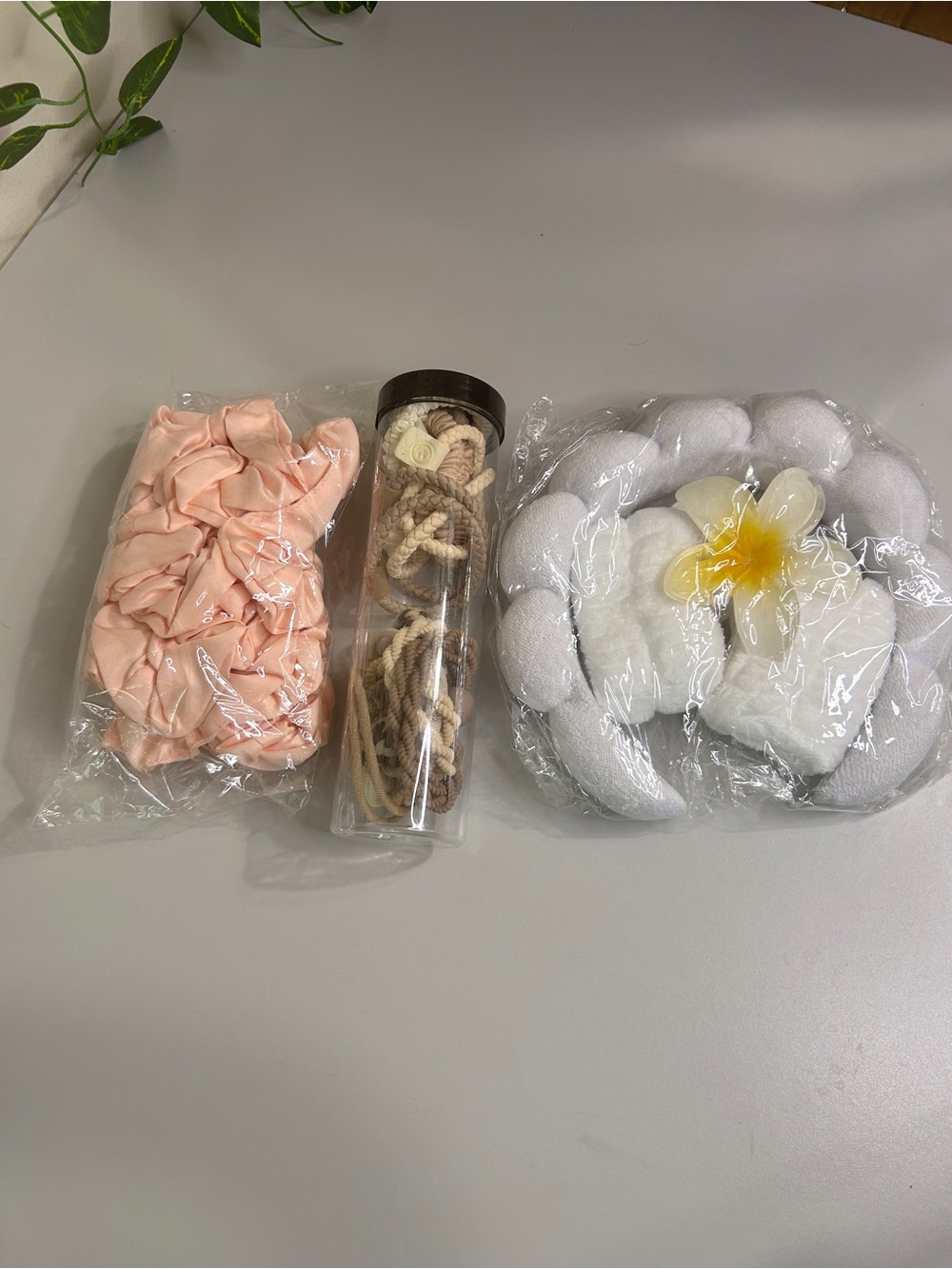 Accessorize Spa Headband & Hair Set - White & Peach